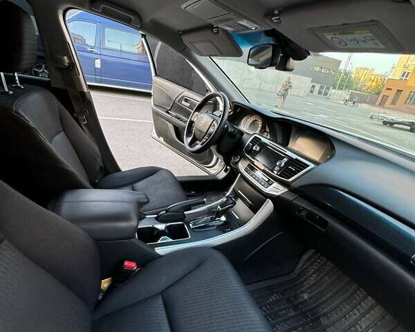 Білий Хонда Аккорд, об'ємом двигуна 2.36 л та пробігом 164 тис. км за 13500 $, фото 5 на Automoto.ua