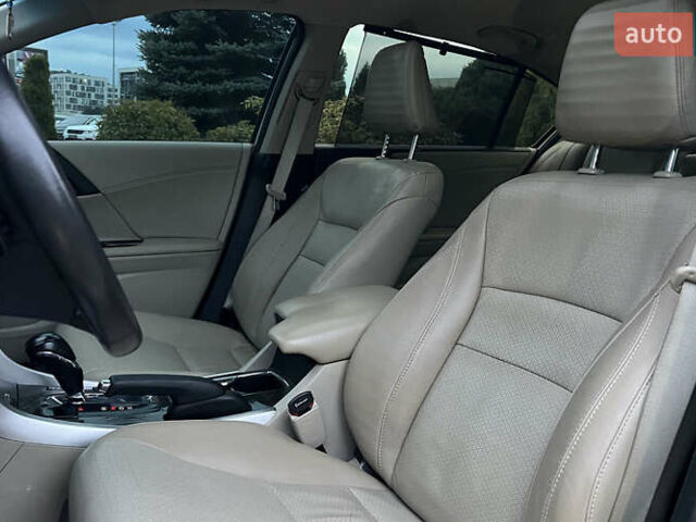 Белый Хонда Аккорд, объемом двигателя 3.47 л и пробегом 140 тыс. км за 12999 $, фото 17 на Automoto.ua