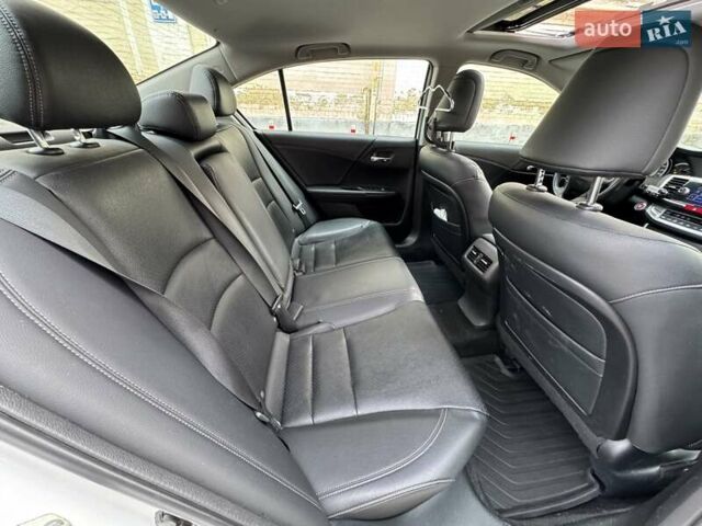 Белый Хонда Аккорд, объемом двигателя 2.4 л и пробегом 168 тыс. км за 13000 $, фото 12 на Automoto.ua