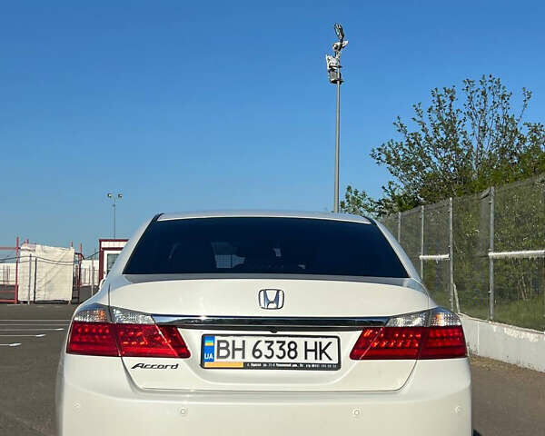 Белый Хонда Аккорд, объемом двигателя 2.4 л и пробегом 137 тыс. км за 13999 $, фото 3 на Automoto.ua