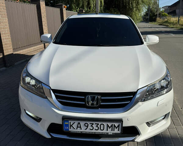 Белый Хонда Аккорд, объемом двигателя 3.47 л и пробегом 238 тыс. км за 14700 $, фото 1 на Automoto.ua