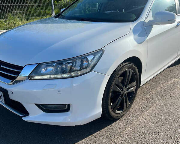 Белый Хонда Аккорд, объемом двигателя 2.4 л и пробегом 137 тыс. км за 13999 $, фото 1 на Automoto.ua