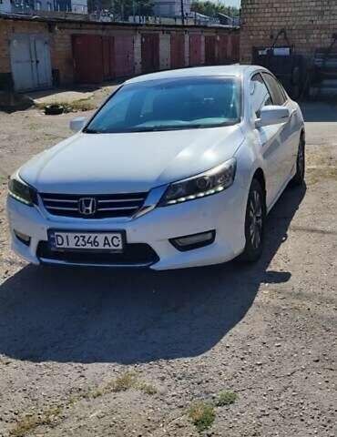 Белый Хонда Аккорд, объемом двигателя 2.36 л и пробегом 226 тыс. км за 10000 $, фото 6 на Automoto.ua