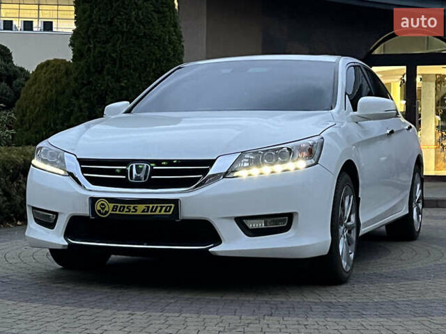 Белый Хонда Аккорд, объемом двигателя 3.47 л и пробегом 140 тыс. км за 12999 $, фото 2 на Automoto.ua