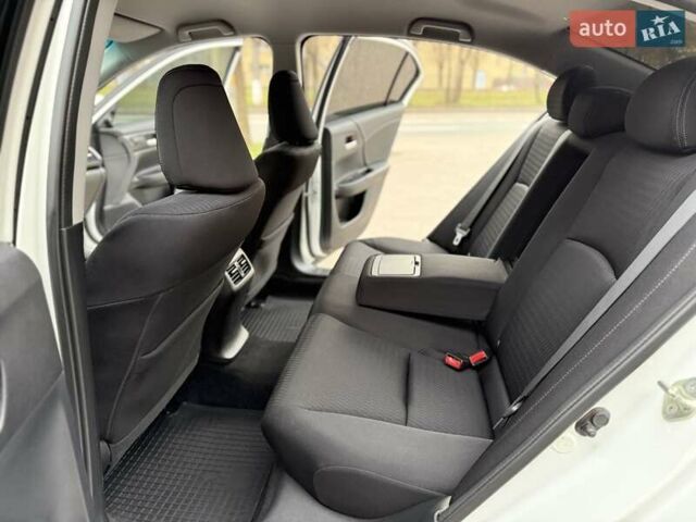 Білий Хонда Аккорд, об'ємом двигуна 2.4 л та пробігом 122 тис. км за 13500 $, фото 25 на Automoto.ua