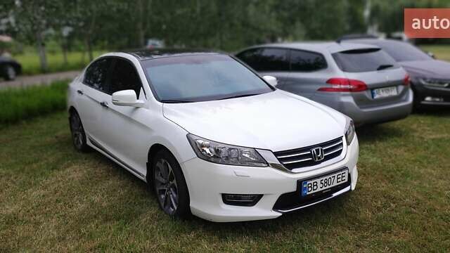 Белый Хонда Аккорд, объемом двигателя 2.36 л и пробегом 88 тыс. км за 16000 $, фото 1 на Automoto.ua