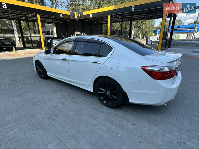 Белый Хонда Аккорд, объемом двигателя 2.4 л и пробегом 175 тыс. км за 13500 $, фото 3 на Automoto.ua