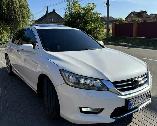 Белый Хонда Аккорд, объемом двигателя 3.47 л и пробегом 238 тыс. км за 14700 $, фото 2 на Automoto.ua