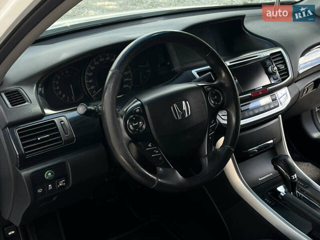 Белый Хонда Аккорд, объемом двигателя 2.4 л и пробегом 191 тыс. км за 13900 $, фото 9 на Automoto.ua