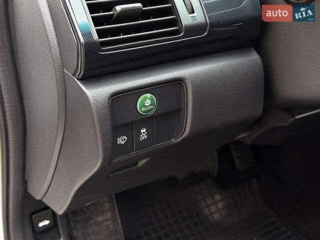Білий Хонда Аккорд, об'ємом двигуна 2.4 л та пробігом 122 тис. км за 13500 $, фото 23 на Automoto.ua
