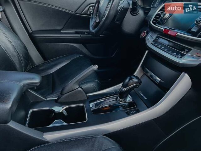 Білий Хонда Аккорд, об'ємом двигуна 2.35 л та пробігом 135 тис. км за 15300 $, фото 25 на Automoto.ua