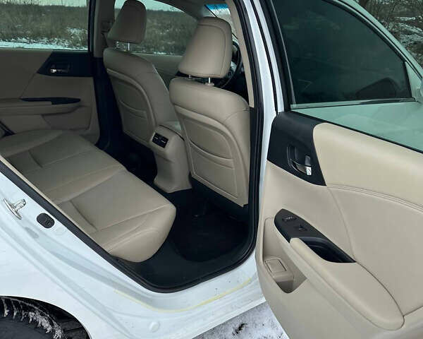 Білий Хонда Аккорд, об'ємом двигуна 2.4 л та пробігом 154 тис. км за 12500 $, фото 9 на Automoto.ua