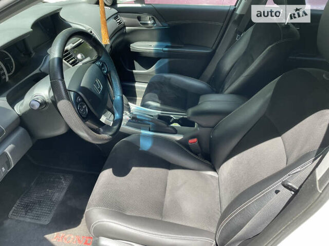 Білий Хонда Аккорд, об'ємом двигуна 2.4 л та пробігом 160 тис. км за 13500 $, фото 4 на Automoto.ua