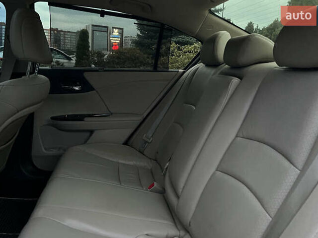 Белый Хонда Аккорд, объемом двигателя 3.47 л и пробегом 140 тыс. км за 12999 $, фото 22 на Automoto.ua