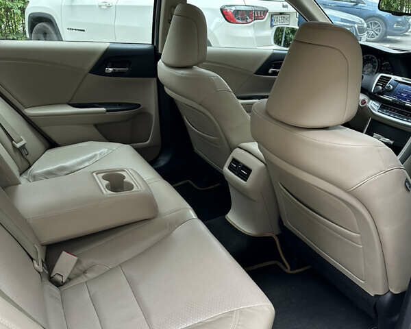 Білий Хонда Аккорд, об'ємом двигуна 2.4 л та пробігом 232 тис. км за 12800 $, фото 17 на Automoto.ua