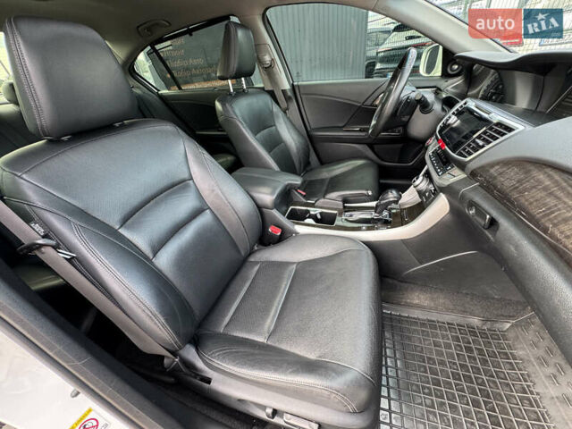 Белый Хонда Аккорд, объемом двигателя 3.5 л и пробегом 229 тыс. км за 16990 $, фото 41 на Automoto.ua