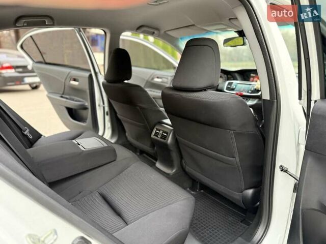 Білий Хонда Аккорд, об'ємом двигуна 2.4 л та пробігом 122 тис. км за 13500 $, фото 29 на Automoto.ua