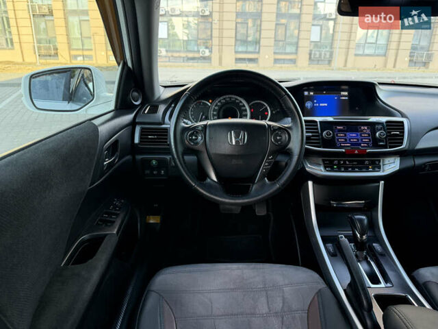 Белый Хонда Аккорд, объемом двигателя 2.4 л и пробегом 170 тыс. км за 13300 $, фото 10 на Automoto.ua