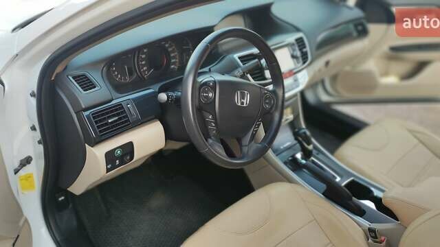 Белый Хонда Аккорд, объемом двигателя 2.36 л и пробегом 88 тыс. км за 16000 $, фото 12 на Automoto.ua