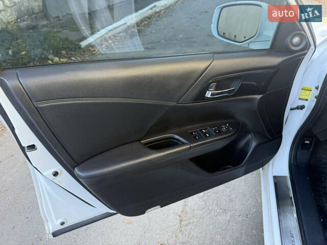 Білий Хонда Аккорд, об'ємом двигуна 2.4 л та пробігом 172 тис. км за 12999 $, фото 20 на Automoto.ua