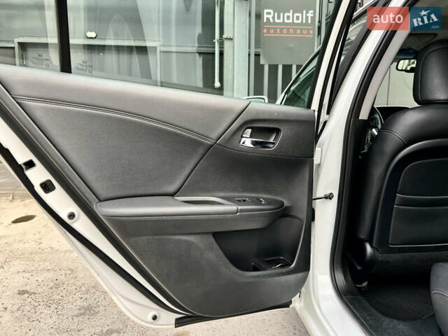 Белый Хонда Аккорд, объемом двигателя 2.4 л и пробегом 185 тыс. км за 12900 $, фото 61 на Automoto.ua