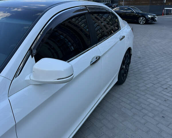 Белый Хонда Аккорд, объемом двигателя 2.4 л и пробегом 175 тыс. км за 13500 $, фото 6 на Automoto.ua