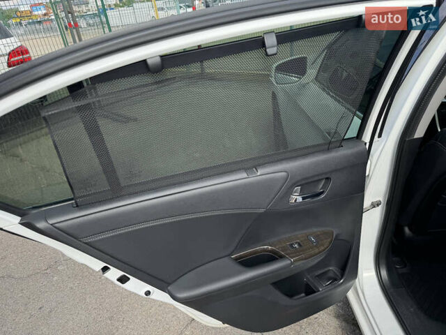 Белый Хонда Аккорд, объемом двигателя 3.5 л и пробегом 229 тыс. км за 16990 $, фото 31 на Automoto.ua