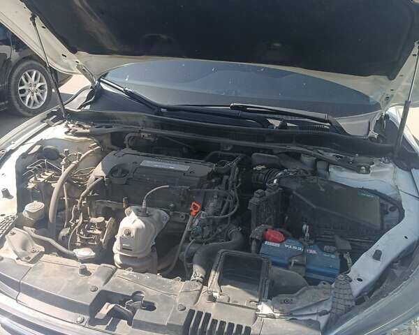 Білий Хонда Аккорд, об'ємом двигуна 2.4 л та пробігом 187 тис. км за 13900 $, фото 4 на Automoto.ua