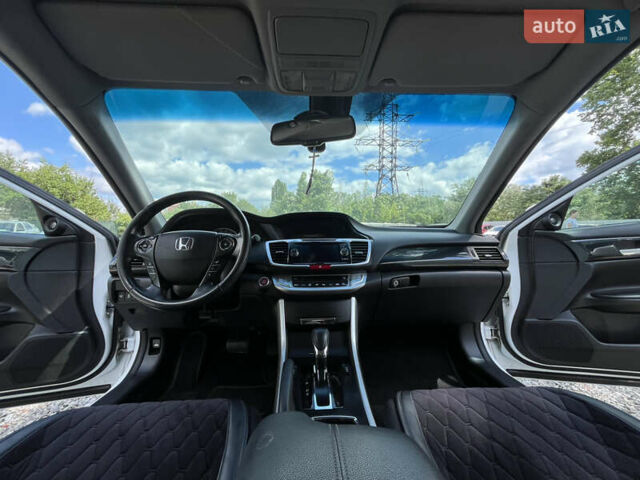 Белый Хонда Аккорд, объемом двигателя 2.4 л и пробегом 191 тыс. км за 13900 $, фото 13 на Automoto.ua