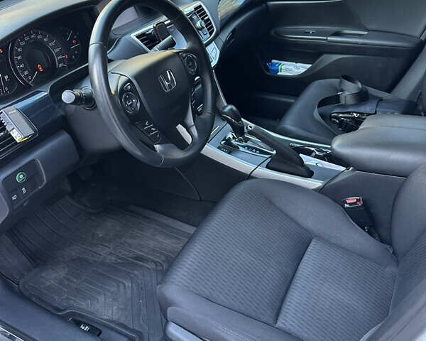 Белый Хонда Аккорд, объемом двигателя 2.4 л и пробегом 175 тыс. км за 13500 $, фото 13 на Automoto.ua