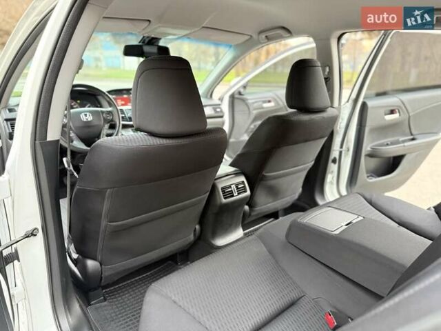 Білий Хонда Аккорд, об'ємом двигуна 2.4 л та пробігом 122 тис. км за 13500 $, фото 30 на Automoto.ua