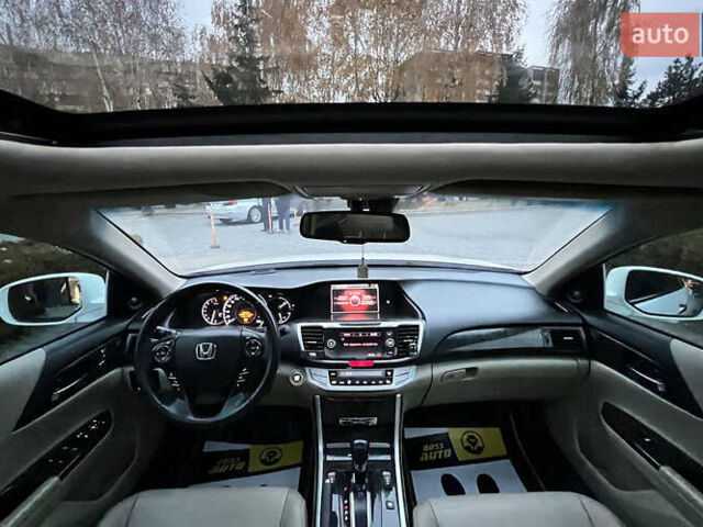 Белый Хонда Аккорд, объемом двигателя 3.47 л и пробегом 140 тыс. км за 12999 $, фото 19 на Automoto.ua