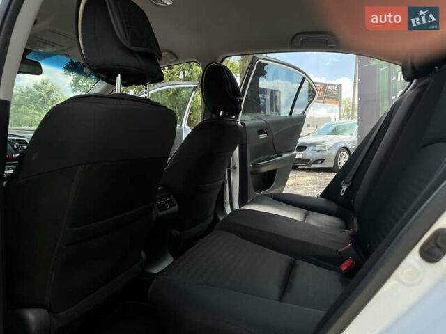 Белый Хонда Аккорд, объемом двигателя 2.4 л и пробегом 191 тыс. км за 13900 $, фото 12 на Automoto.ua