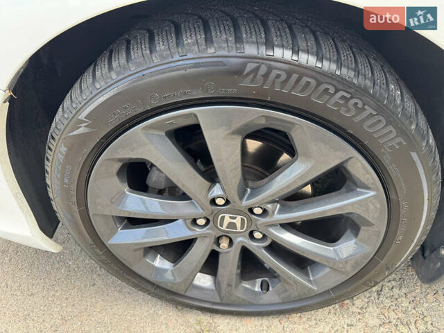 Белый Хонда Аккорд, объемом двигателя 3.5 л и пробегом 229 тыс. км за 16990 $, фото 13 на Automoto.ua