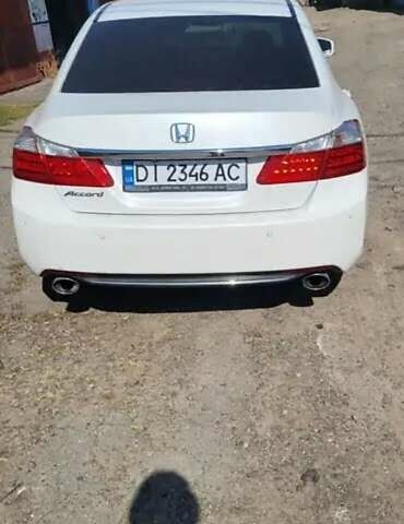 Белый Хонда Аккорд, объемом двигателя 2.36 л и пробегом 226 тыс. км за 10000 $, фото 4 на Automoto.ua