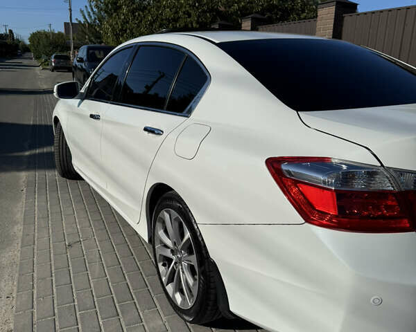 Белый Хонда Аккорд, объемом двигателя 3.47 л и пробегом 238 тыс. км за 14700 $, фото 3 на Automoto.ua