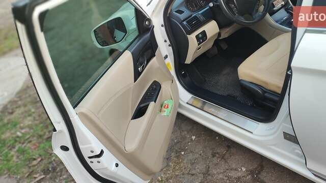 Белый Хонда Аккорд, объемом двигателя 2.36 л и пробегом 88 тыс. км за 16000 $, фото 11 на Automoto.ua