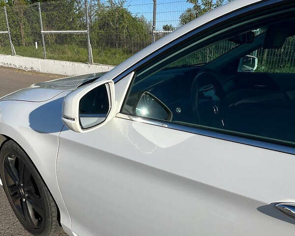 Белый Хонда Аккорд, объемом двигателя 2.4 л и пробегом 137 тыс. км за 13999 $, фото 5 на Automoto.ua