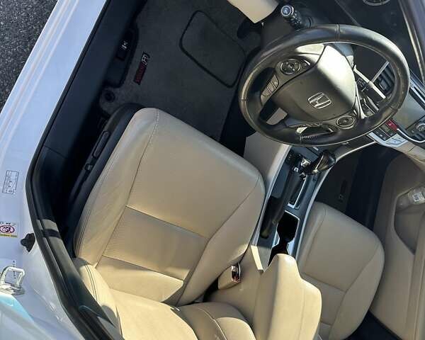 Белый Хонда Аккорд, объемом двигателя 2.4 л и пробегом 177 тыс. км за 14500 $, фото 4 на Automoto.ua