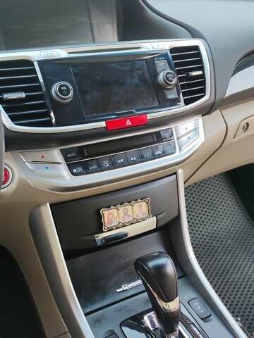 Белый Хонда Аккорд, объемом двигателя 2.36 л и пробегом 88 тыс. км за 16000 $, фото 14 на Automoto.ua