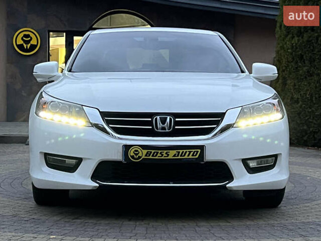 Белый Хонда Аккорд, объемом двигателя 3.47 л и пробегом 140 тыс. км за 12999 $, фото 1 на Automoto.ua