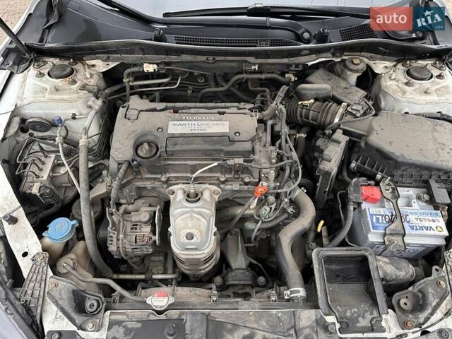 Білий Хонда Аккорд, об'ємом двигуна 2.36 л та пробігом 250 тис. км за 13700 $, фото 11 на Automoto.ua