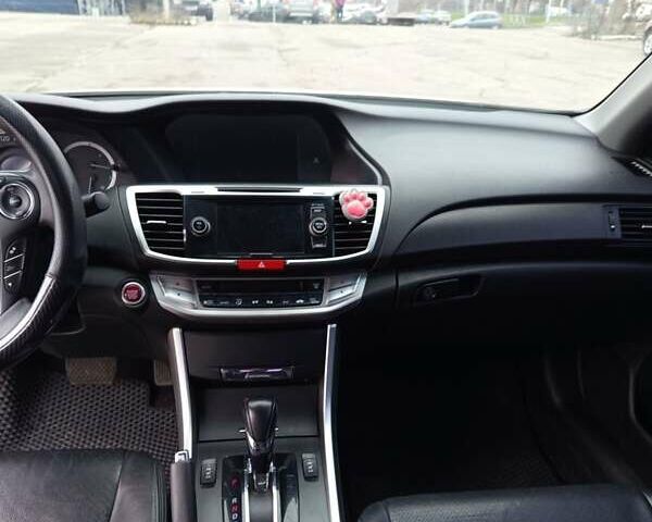 Белый Хонда Аккорд, объемом двигателя 2.36 л и пробегом 230 тыс. км за 12400 $, фото 7 на Automoto.ua