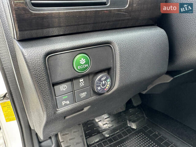 Белый Хонда Аккорд, объемом двигателя 3.5 л и пробегом 229 тыс. км за 16990 $, фото 21 на Automoto.ua