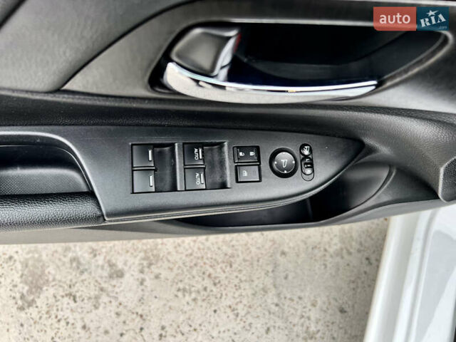 Белый Хонда Аккорд, объемом двигателя 2.4 л и пробегом 185 тыс. км за 12900 $, фото 22 на Automoto.ua