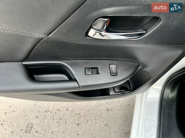 Белый Хонда Аккорд, объемом двигателя 2.4 л и пробегом 185 тыс. км за 12900 $, фото 62 на Automoto.ua