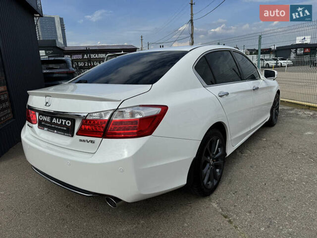 Белый Хонда Аккорд, объемом двигателя 3.5 л и пробегом 229 тыс. км за 16990 $, фото 6 на Automoto.ua