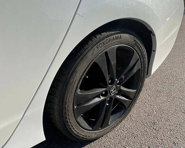 Белый Хонда Аккорд, объемом двигателя 2.4 л и пробегом 137 тыс. км за 13999 $, фото 6 на Automoto.ua