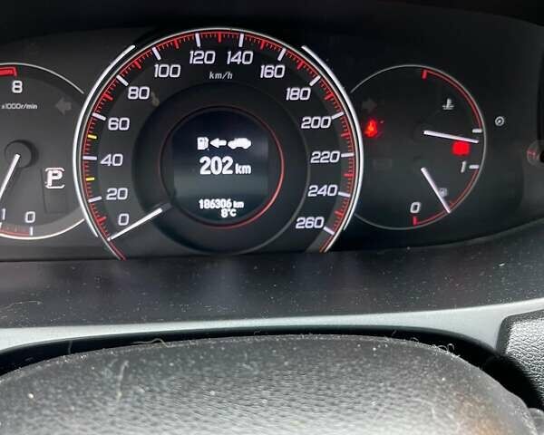 Белый Хонда Аккорд, объемом двигателя 2.36 л и пробегом 186 тыс. км за 13000 $, фото 7 на Automoto.ua