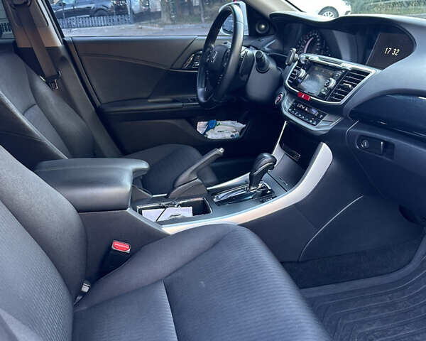 Белый Хонда Аккорд, объемом двигателя 2.4 л и пробегом 175 тыс. км за 13500 $, фото 14 на Automoto.ua